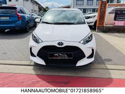 Weiß Gebraucht 2020 Toyota Yaris Hybrid Business Edition Limousine | 11.900 € (Superpreis)