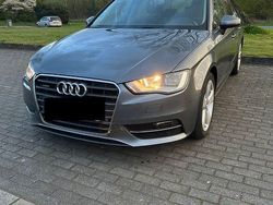 Grau Gebraucht 2013 Audi A3 Sportback Ambiente Kleinwagen | 12.000 € (Etwas zu teuer)