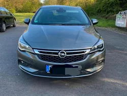 Grau Gebraucht 2017 Opel Astra Limousine | 10.990 € (Etwas zu teuer)