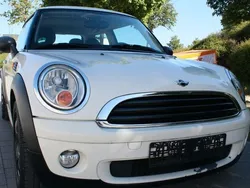 Weiß Gebraucht 2009 Mini ONE Kleinwagen | 5.999 € (Etwas zu teuer)