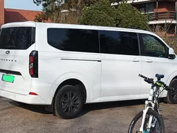 Weiß Gebraucht 2024 Ford Tourneo Custom Titanium Van / Kleinbus | 45.395 € (Fairer Preis)