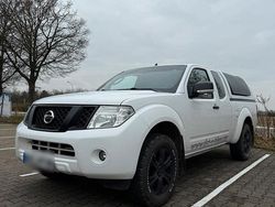 Weiß Gebraucht 2013 Nissan Navara Abholung | 12.990 € (Teuer)
