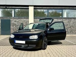 Schwarz Gebraucht 2002 VW Golf IV Edition Limousine | 1.900 € (Etwas zu teuer)