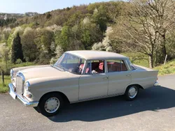 Beige Gebraucht 1965 Mercedes 200 Limousine | 26.900 €