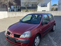 Feuerrot Gebraucht 2006 Renault Clio II Campus Kleinwagen | 3.499 € (Teuer)