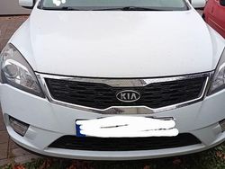 Weiß Gebraucht 2011 Kia Ceed Sportswagon Edition 7 Kombi | 4.400 € (Fairer Preis)
