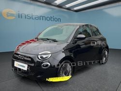 Schwarz Gebraucht 2022 Fiat 500e Icon Kleinwagen | 16.949 € (Etwas zu teuer)