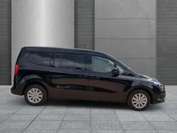 Loparitschwarz metallic Neu 2025 Mercedes T180 Progressive Van / Kleinbus | 34.790 €