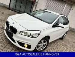 Weiß Gebraucht 2015 BMW 218 Performance Van / Kleinbus | 9.690 € (Fairer Preis)