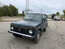 Grün Gebraucht 2010 Lada niva SUV | 5.999 € (Fairer Preis)