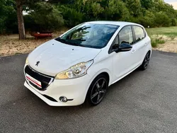 Weiß Gebraucht 2013 Peugeot 208 Active Kleinwagen | 5.990 € (Etwas zu teuer)