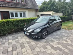 Schwarz Gebraucht 2012 Mercedes B180 Sport Van / Kleinbus | 7.250 € (Fairer Preis)