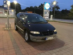 Schwarz Gebraucht 2000 Chrysler Voyager Van / Kleinbus | 4.600 €
