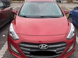 Rot Gebraucht 2017 Hyundai i30 Passion Kombi | 11.800 € (Etwas zu teuer)