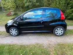 Schwarz Gebraucht 2011 Peugeot 107 Kleinwagen | 3.850 € (Etwas zu teuer)