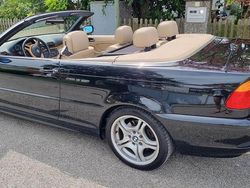 Schwarz Gebraucht 2003 BMW 320 Cabrio | 12.900 €