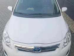 Weiß Gebraucht 2012 Toyota Auris Hybrid Life Limousine | 11.999 €