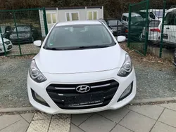 Weiß Gebraucht 2015 Hyundai i30 Limousine | 5.700 € (Fairer Preis)