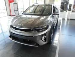 Grau Neu 2025 Kia Stonic Spirit SUV | 28.300 €