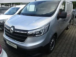 Silber metallic Gebraucht 2022 Renault Trafic Komfort Van | 23.890 € (Guter Preis)