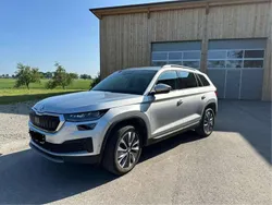 Grau Gebraucht 2023 Skoda Kodiaq Tour SUV | 39.950 € (Fairer Preis)