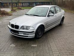 Silber Gebraucht 2001 BMW 320 Limousine | 600 € (Superpreis)
