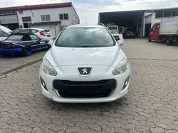 Weiß Gebraucht 2011 Peugeot 308 Access Kombi | 700 € (Etwas zu teuer)