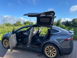 Grau Gebraucht 2017 Tesla Model X SUV | 29.500 € (Fairer Preis)