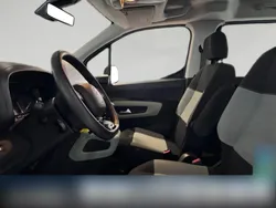 Weiß Gebraucht 2022 Citroën Berlingo Feel Van / Kleinbus | 17.480 € (Guter Preis)