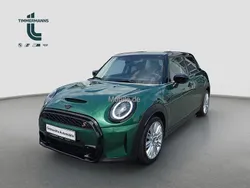 Grün Gebraucht 2024 Mini Cooper S Classic Kleinwagen | 30.950 € (Etwas zu teuer)