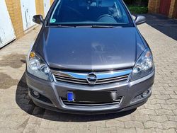 Grau Gebraucht 2010 Opel Astra Edition Kombi | 2.100 € (Guter Preis)