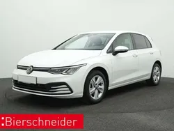 Weiss Gebraucht 2024 VW Golf VIII Life Limousine | 24.250 € (Superpreis)