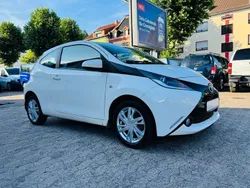 Weiß Gebraucht 2015 Toyota Aygo X-play Kleinwagen | 7.400 € (Fairer Preis)