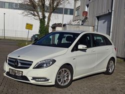 Weiß Gebraucht 2012 Mercedes 200 Limousine | 7.990 € (Superpreis)