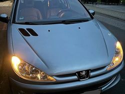 Silber Gebraucht 2006 Peugeot 206 Kleinwagen | 500 €