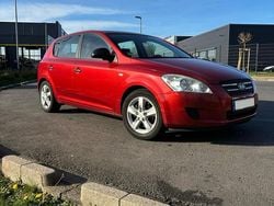 Rot Gebraucht 2010 Kia Ceed Kleinwagen | 3.000 € (Guter Preis)