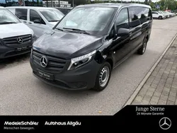 Obsidianschwarz (metallic) Gebraucht 2022 Mercedes Vito Van / Kleinbus | 34.331 € (Fairer Preis)
