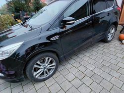 Schwarz Gebraucht 2016 Ford Kuga Titanium SUV | 10.500 € (Guter Preis)