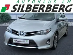 Silber Gebraucht 2014 Toyota Auris Hybrid Life+ Limousine | 10.949 € (Guter Preis)