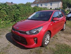 Rot Gebraucht 2018 Kia Rio Limousine | 8.900 € (Guter Preis)