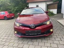 Rot Gebraucht 2018 Toyota Auris Touring Sports Team Kombi | 11.999 € (Guter Preis)