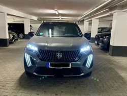 Grau Gebraucht 2023 Peugeot e-2008 GT SUV | 24.690 € (Superpreis)