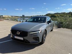 Grau Gebraucht 2024 Volvo S60 Core Limousine | 31.500 € (Fairer Preis)