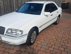 Weiß Gebraucht 1995 Mercedes C180 Elegance Limousine | 3.200 €