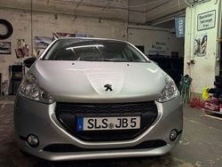 Grau Gebraucht 2013 Peugeot 208 Active Kleinwagen | 5.800 € (Fairer Preis)