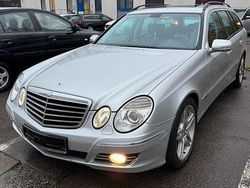 Silber Gebraucht 2006 Mercedes E280 Avantgarde Kombi | 5.300 €