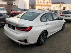Mineralweiss metallic (metallic) Gebraucht 2020 BMW 318 Sport Line Limousine | 28.900 € (Etwas zu teuer)