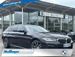 Black sapphire (metallic) Gebraucht 2023 BMW 520 M Sport Kombi | 39.690 € (Fairer Preis)