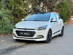Weiß Gebraucht 2015 Hyundai i20 Style Limousine | 8.999 € (Fairer Preis)