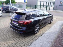 Obsidianschwarz metallic Gebraucht 2022 Ford Focus ST Kombi | 30.490 € (Fairer Preis)